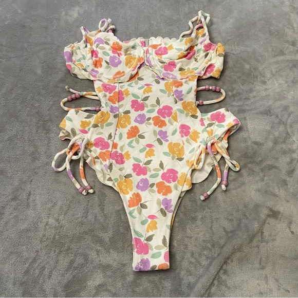 New! For Love & Lemons Bondi Pink Multi Floral One-Piece Swimsuit 24360 - Picture 3 of 8